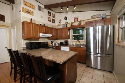Bear View Chalet - image 8