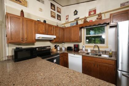 Bear View Chalet - image 9