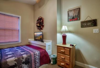 Bearadise - Sleeps 11 with a game room and resort amenities near Ober Gatlinburg - image 21