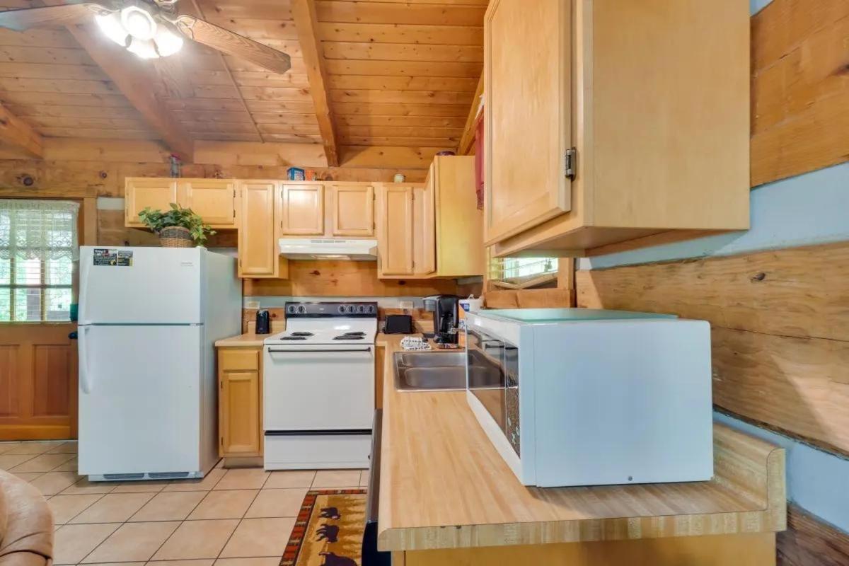 A Lover's Paradise cabin - main image