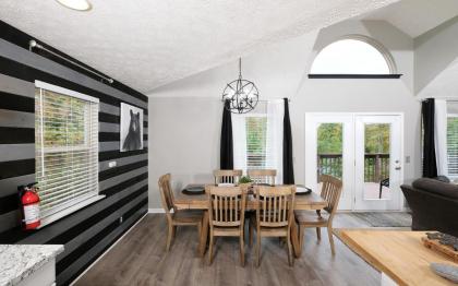 Hilltop Hideaway - image 17