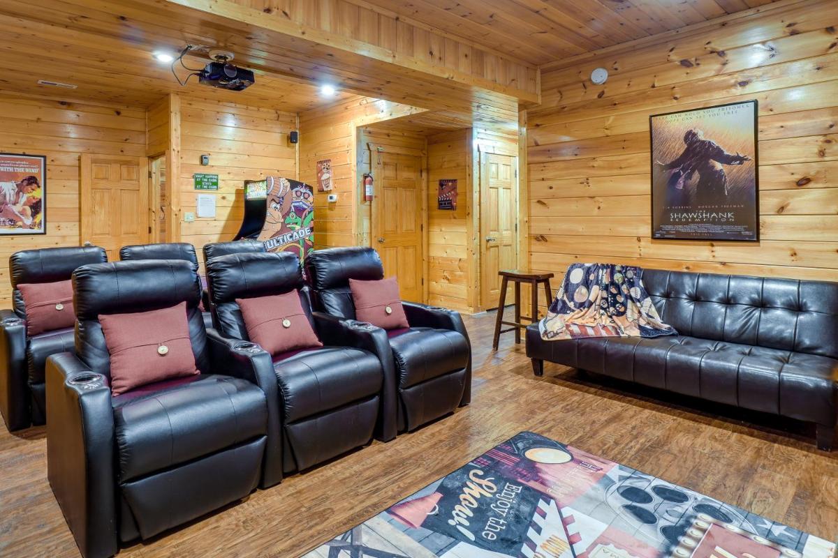 Gatlinburg Getaway Private Hot Tub and Fireplace! - image 3