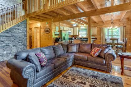 Gatlinburg Getaway Private Hot Tub and Fireplace! - image 5