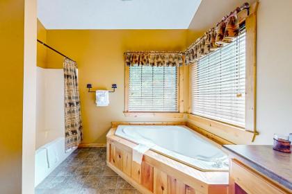 Cozy Cub Cabin - image 21