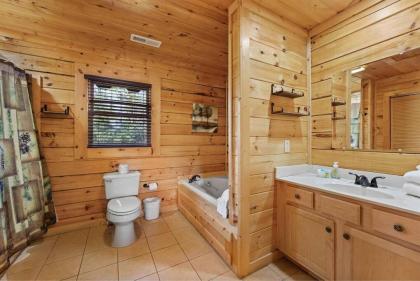 Spacious Smokies Cabin - Hot Tub with Mountain Views - image 10