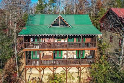 Spacious Smokies Cabin - Hot Tub with Mountain Views - image 24