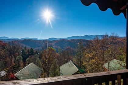 Spacious Smokies Cabin - Hot Tub with Mountain Views - image 3