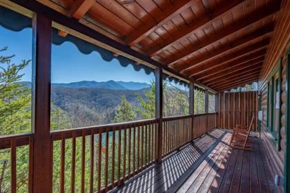 Spacious Smokies Cabin - Hot Tub with Mountain Views - image 5