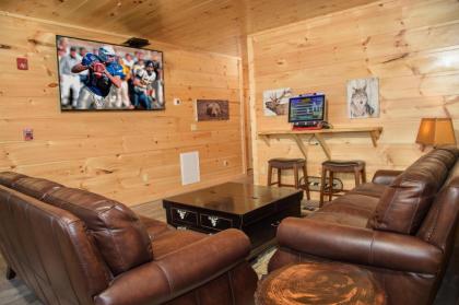 Skyline Splendor: Luxe Retreat with Breathtaking Views Over Downtown Gatlinburg - image 12