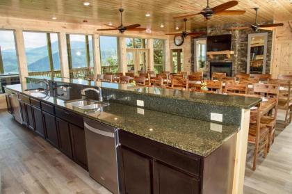 Skyline Splendor: Luxe Retreat with Breathtaking Views Over Downtown Gatlinburg - image 14