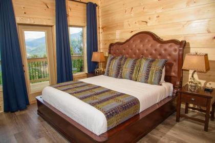 Skyline Splendor: Luxe Retreat with Breathtaking Views Over Downtown Gatlinburg - image 15