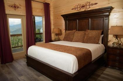 Skyline Splendor: Luxe Retreat with Breathtaking Views Over Downtown Gatlinburg - image 16