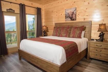 Skyline Splendor: Luxe Retreat with Breathtaking Views Over Downtown Gatlinburg - image 17