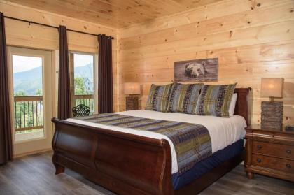 Skyline Splendor: Luxe Retreat with Breathtaking Views Over Downtown Gatlinburg - image 18