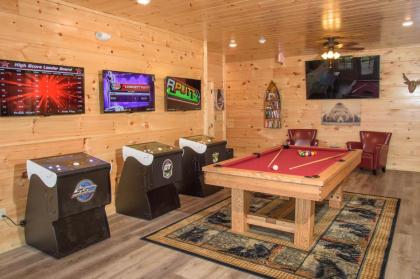Skyline Splendor: Luxe Retreat with Breathtaking Views Over Downtown Gatlinburg - image 2