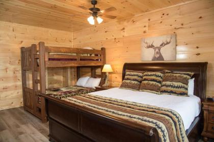 Skyline Splendor: Luxe Retreat with Breathtaking Views Over Downtown Gatlinburg - image 22