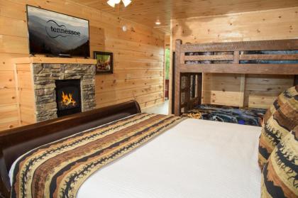 Skyline Splendor: Luxe Retreat with Breathtaking Views Over Downtown Gatlinburg - image 23