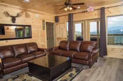 Skyline Splendor: Luxe Retreat with Breathtaking Views Over Downtown Gatlinburg - image 29