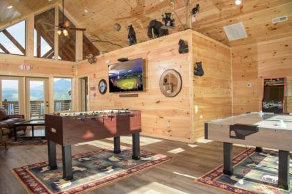 Skyline Splendor: Luxe Retreat with Breathtaking Views Over Downtown Gatlinburg - image 6