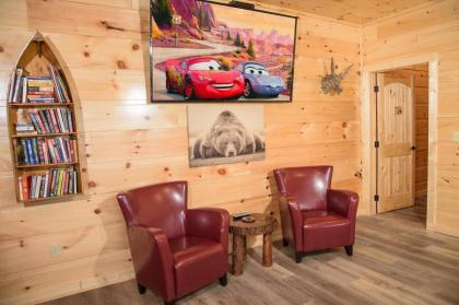 Skyline Splendor: Luxe Retreat with Breathtaking Views Over Downtown Gatlinburg - image 8