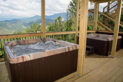 Skyline Splendor: Luxe Retreat with Breathtaking Views Over Downtown Gatlinburg - image 9