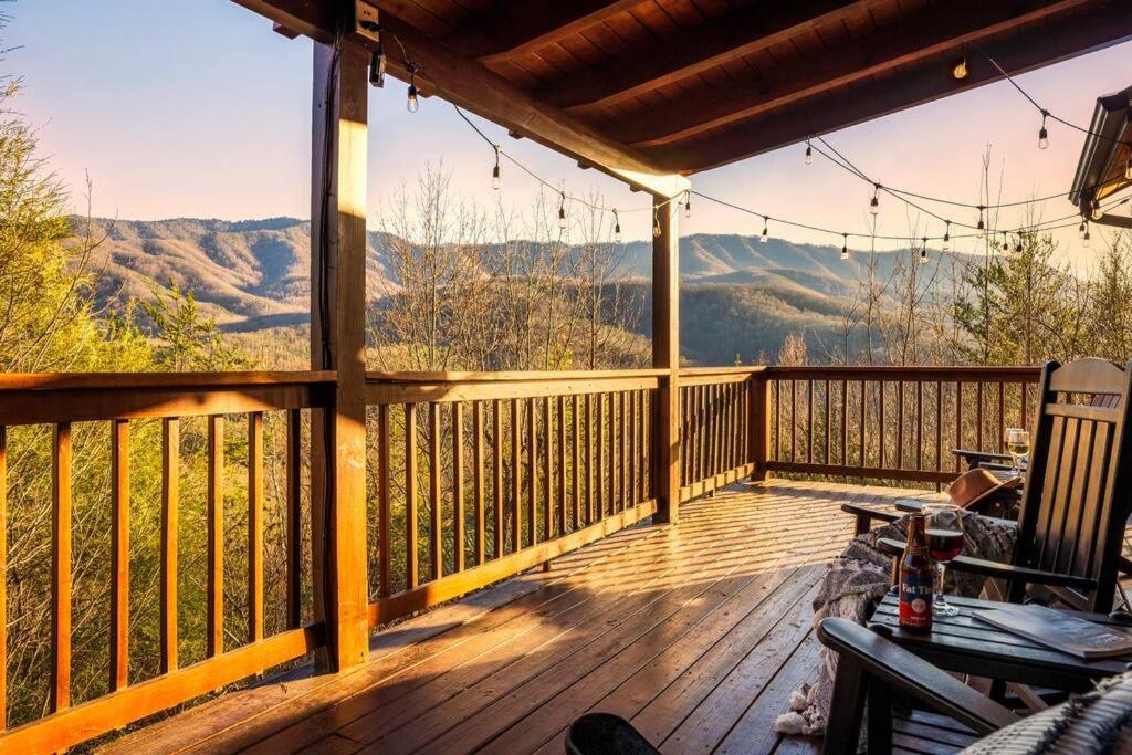 10 mins to Park Entrance Secluded Gameroom HotTub - main image