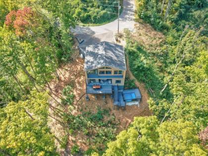 4 BD Modern cabin heated ModPool and prime locale - image 12