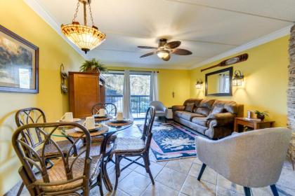 Downtown Gatlinburg Condo with Community Pool!