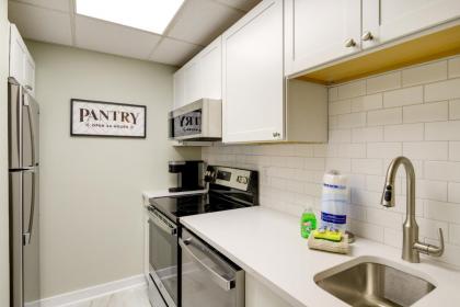 Gatlinburg Condo with Smoky Mtn Views Walk to Dwtn! - image 11
