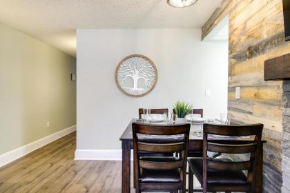 Gatlinburg Condo with Smoky Mtn Views Walk to Dwtn! - image 12