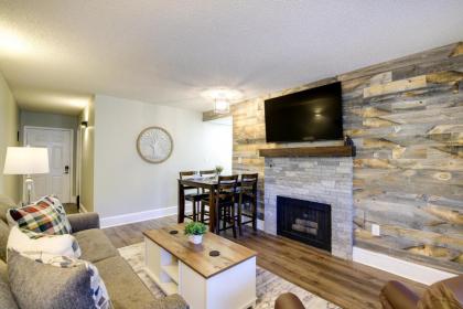 Gatlinburg Condo with Smoky Mtn Views Walk to Dwtn! - image 4