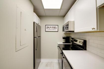 Gatlinburg Condo with Smoky Mtn Views Walk to Dwtn! - image 7