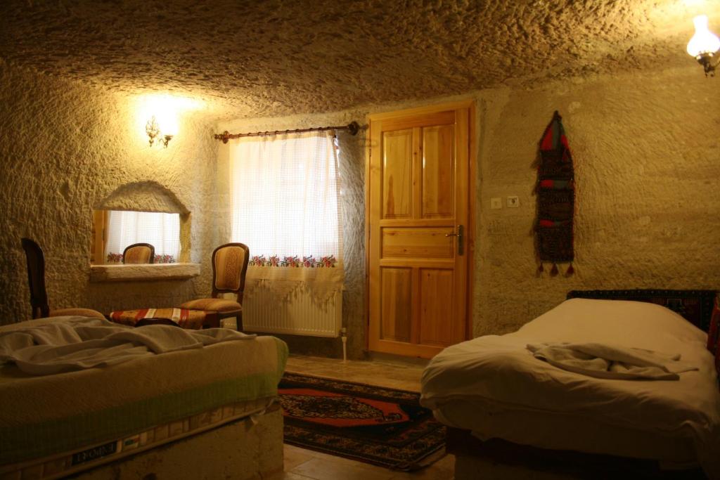 Seven Rock Cave Hotel - image 2
