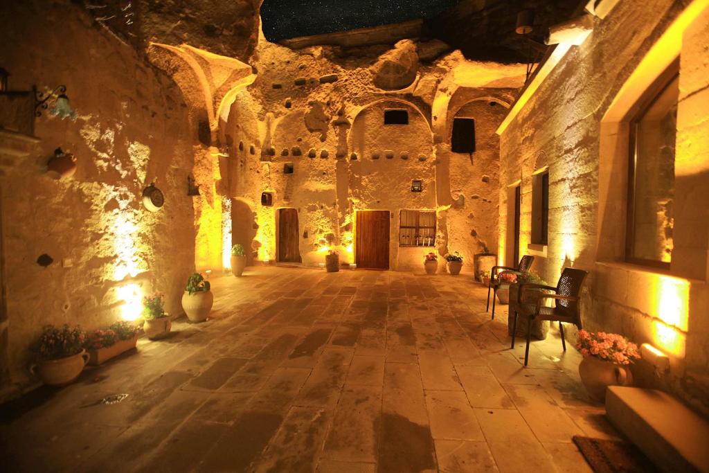 Tulip Cave Suites - image 2