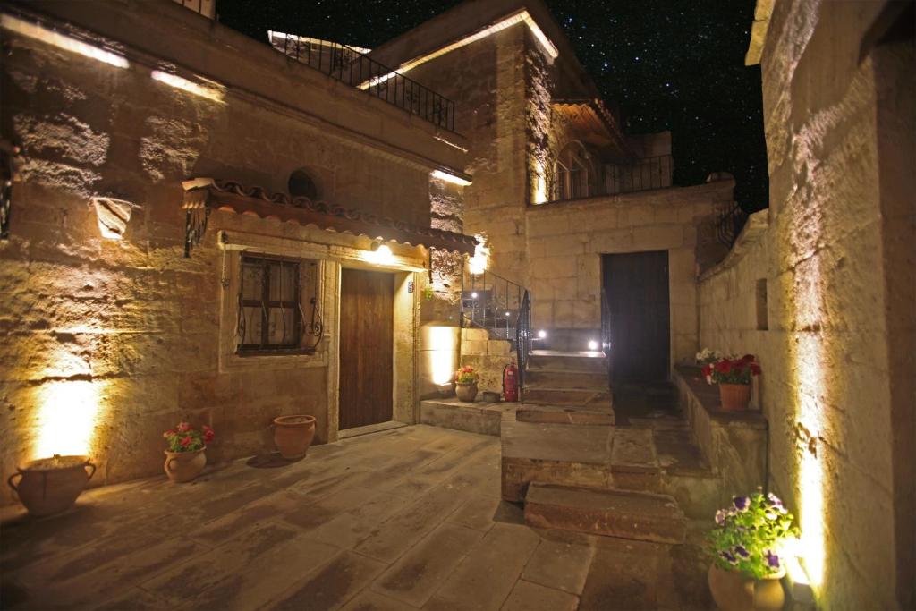 Tulip Cave Suites - image 7