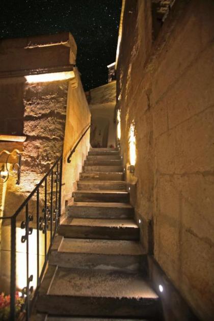 Tulip Cave Suites - image 9