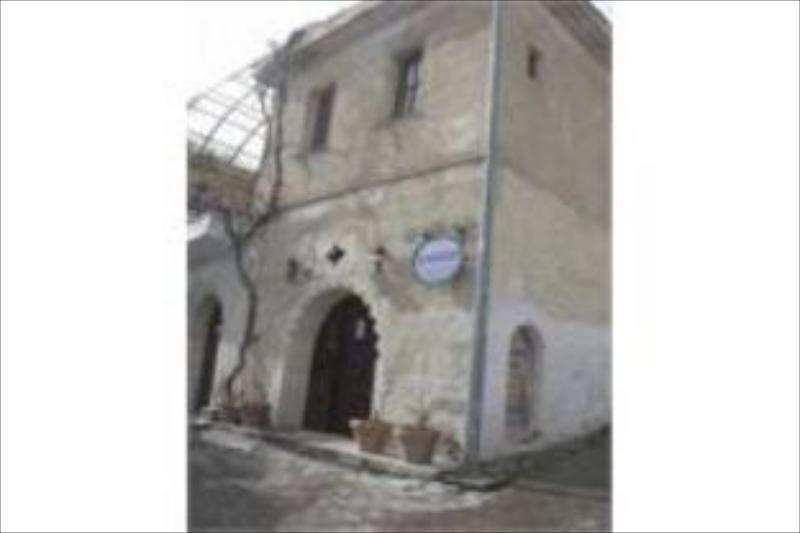 Bedrock Cave Hotel - image 2