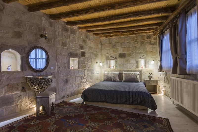 Bedrock Cave Hotel - image 3