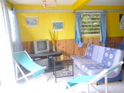 Studio avec vue sur la mer jardin clos et wifi a Marigot a 1 km de la plage - image 4