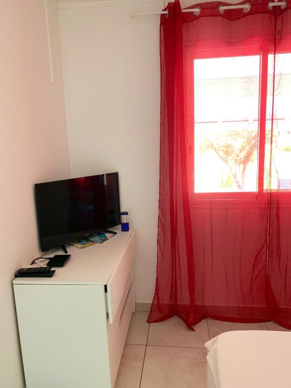 Appartement d'une chambre avec piscine partagee jardin clos et wifi a Le Gosier a 2 km de la plage - image 2