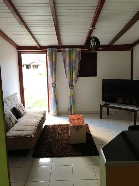 Maison d'une chambre avec jardin clos et wifi a Le Gosier - image 2