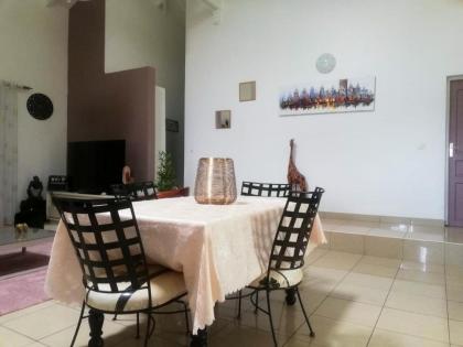 Maison de 4 chambres avec vue sur la mer jacuzzi et jardin clos a Sainte Rose a 5 km de la plage - image 8
