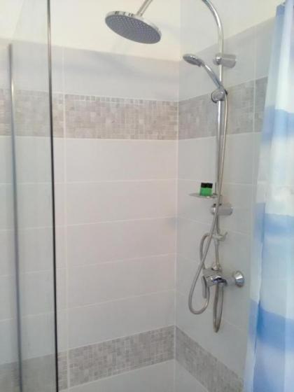 Bungalow d'une chambre avec piscine partagee jardin clos et wifi a Le Gosier - image 19