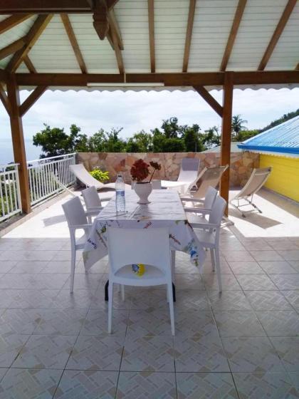 Propriete de 3 chambres avec vue sur la mer jardin amenage et wifi a Vieux Fort
