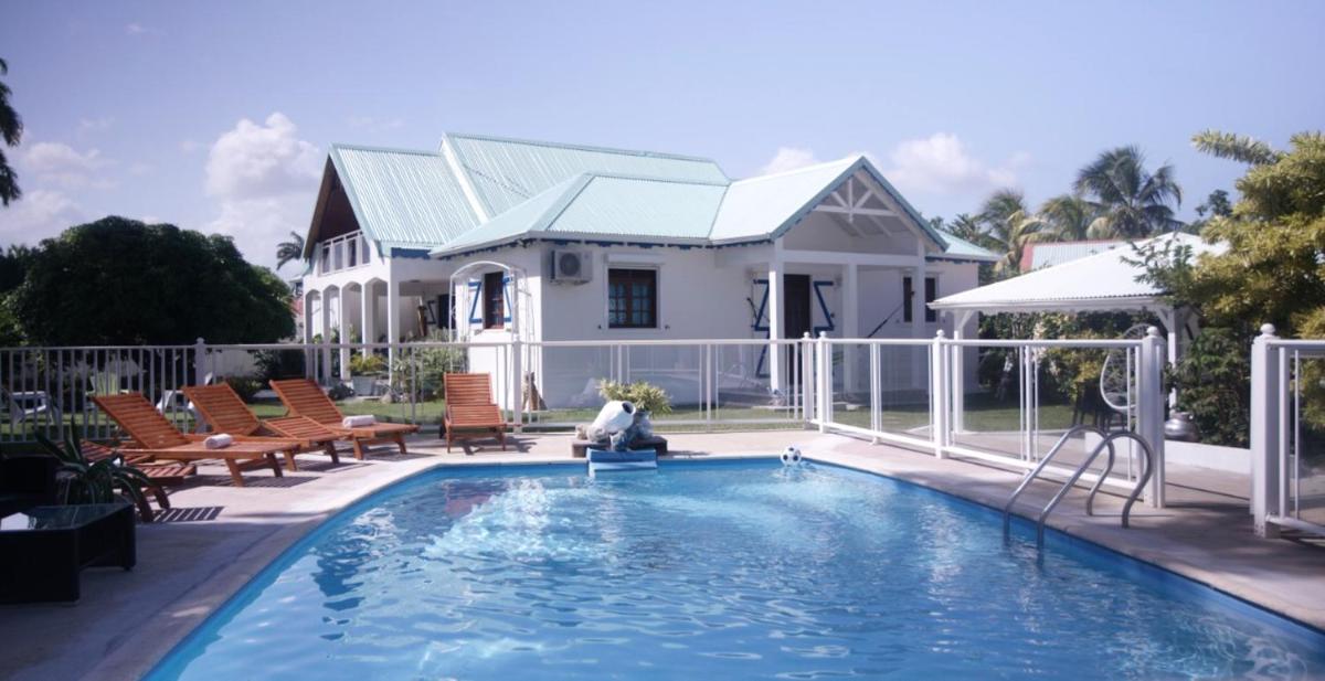 Villa de 5 chambres avec vue sur la mer piscine privee et jardin clos a Saint Francois - main image