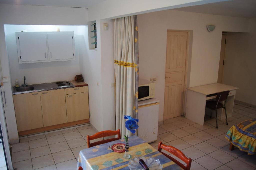 Studio avec jardin clos et wifi a Le Moule a 3 km de la plage - image 3