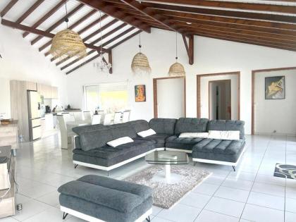 Villa de 3 chambres avec vue sur la mer piscine privee et jardin clos a Le Gosier a 4 km de la plage - image 3