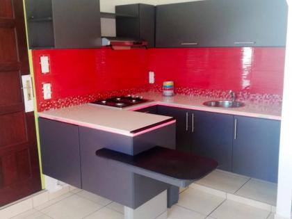 Appartement d'une chambre avec terrasse amenagee et wifi a Le Gosier a 3 km de la plage