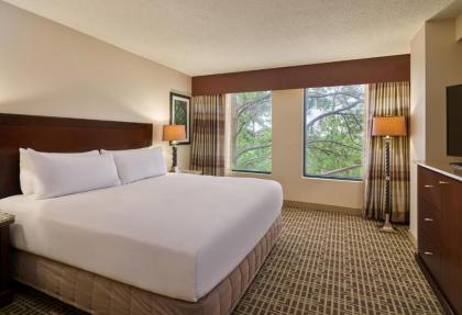 DoubleTree by Hilton Houston Intercontinental Airport - image 10