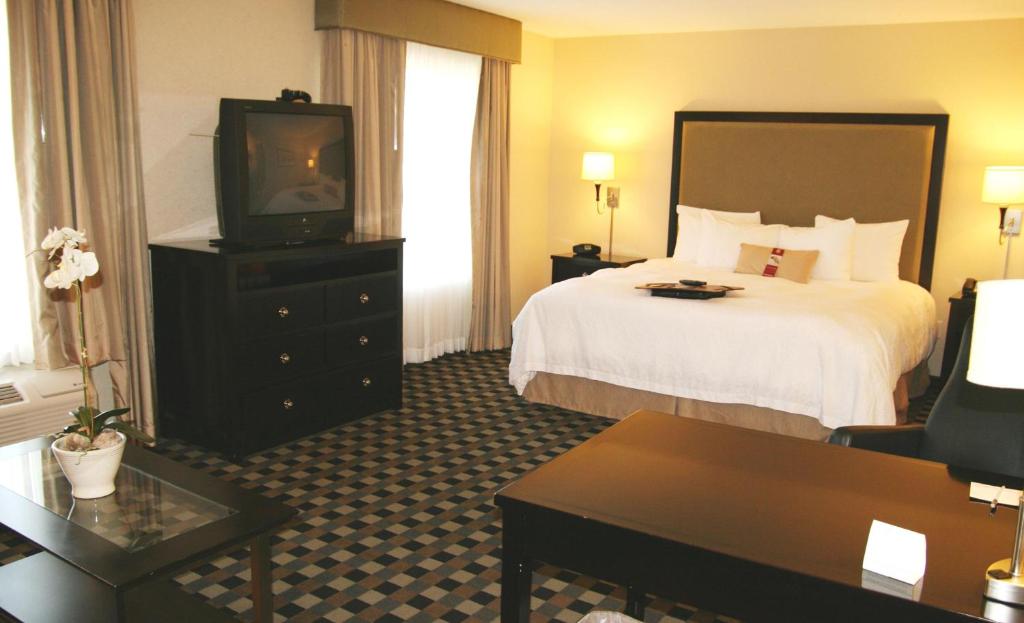 Hampton Inn & Suites Houston-Bush Intercontinental Airport - image 7